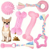 Set aus rosa und hellblauen, robusten Kauspielzeugen für Welpen, einschließlich Knochen und geflochtenem Spielzeug.