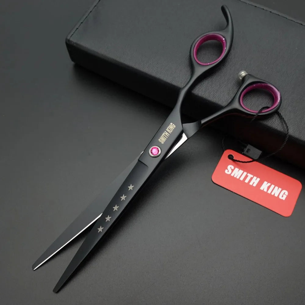 Ein Paar schwarze und rosa Smith King professionelle Haarscheren für Haustiere auf einer dunklen Oberfläche.