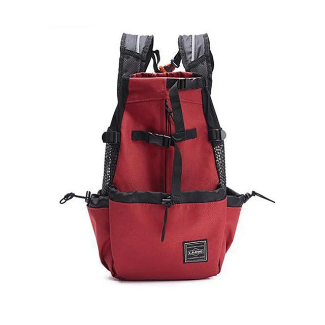 Roter belüfteter Hundetransporter-Rucksack mit schwarzen Riemen und Netzdetails.
