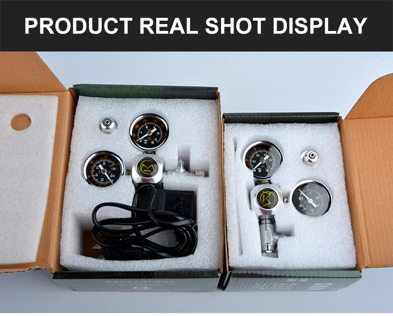 Produktaufnahme eines Aquarium-CO2-Regler-Kits mit Solenoid und doppelten Manometern in der Verpackung.