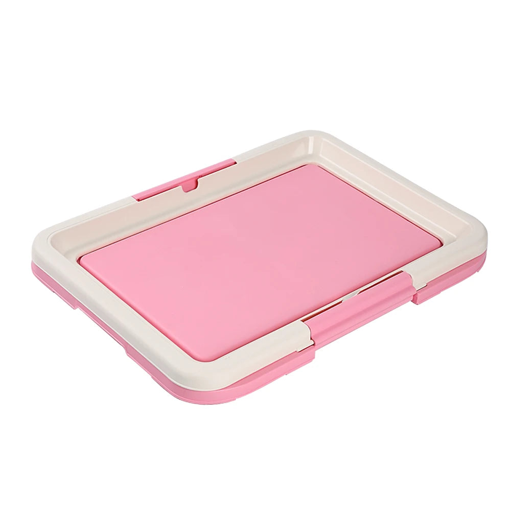 Un pot portátil para mascotas interior rosa con bandeja de rejilla, visto desde arriba.