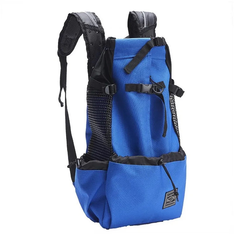 Blauer belüfteter Hundetransporter-Rucksack mit schwarzen Trägern und Netzpanel.