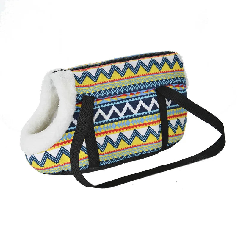 Gelbes und blaues kariertes Cabrio-Haustier-Rucksack mit weißem Plüschrand und schwarzen Riemen.