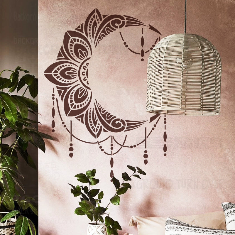 Pochoir mural décoratif avec calligraphie arabe de cheval, croissant de lune et luminaire tissé.