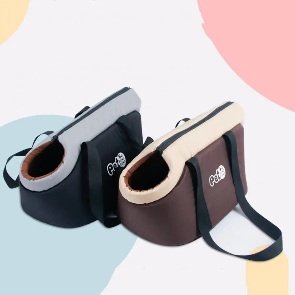 Transport pour animal en tissu brun souple avec rembourrage intérieur clair et sangles noires.