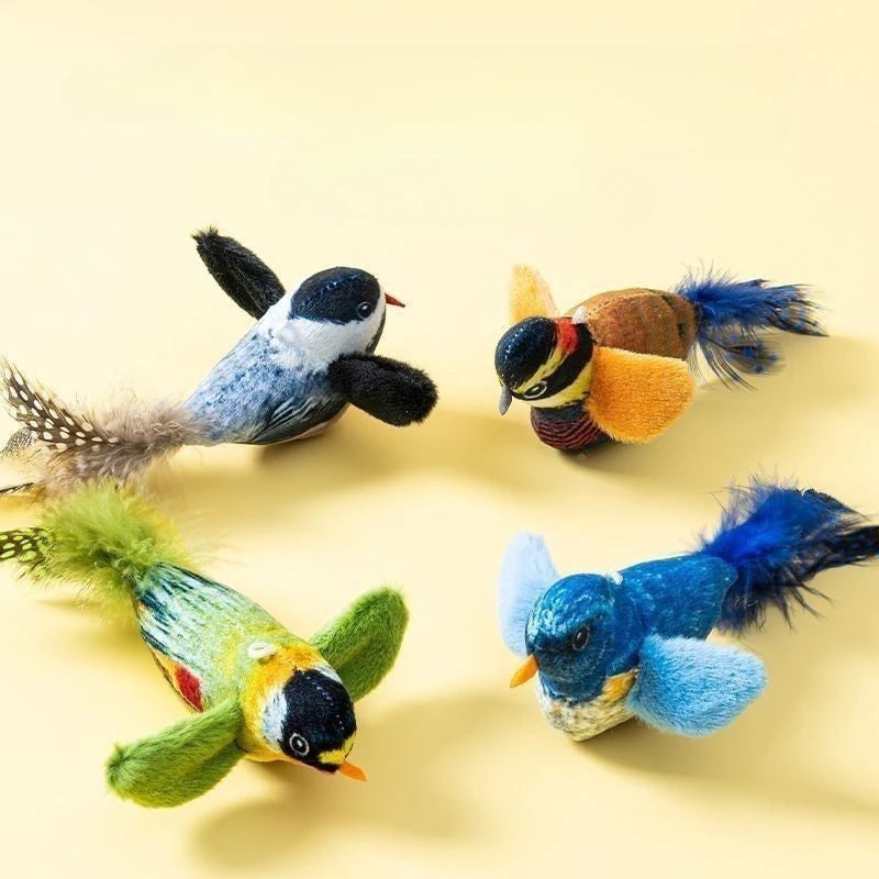 Eine Sammlung farbenfroher interaktiver Indoor-Katzen-Vogelspielzeuge mit verschiedenen kleinen Vögeln und detaillierten Fede