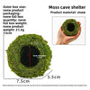A hand holds a round moss cave shelter made of straw with an inner diameter of 3.5cm.
