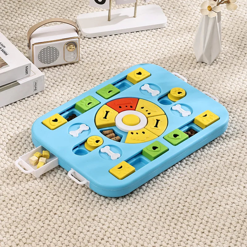 Jouet distributeur de nourriture en puzzle bleu pour chiens et chats avec des morceaux de nourriture de différentes formes da