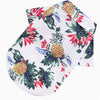 T-shirt de plage pour chien à style hawaïen, imprimé floral tropical aux couleurs vertes, rouges et violettes.