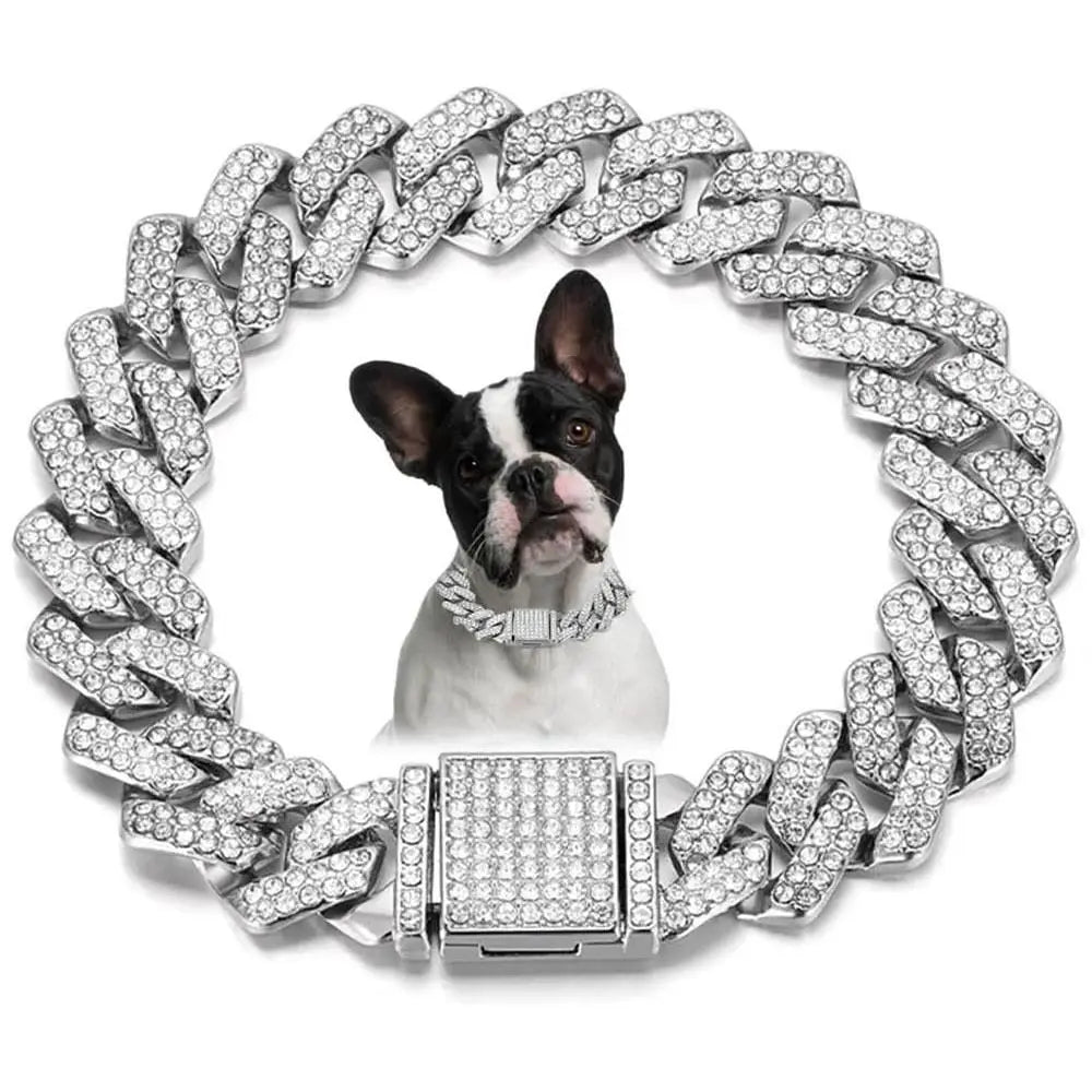 Diamant-Kettenhalskette mit Hundekopf als Anhänger.