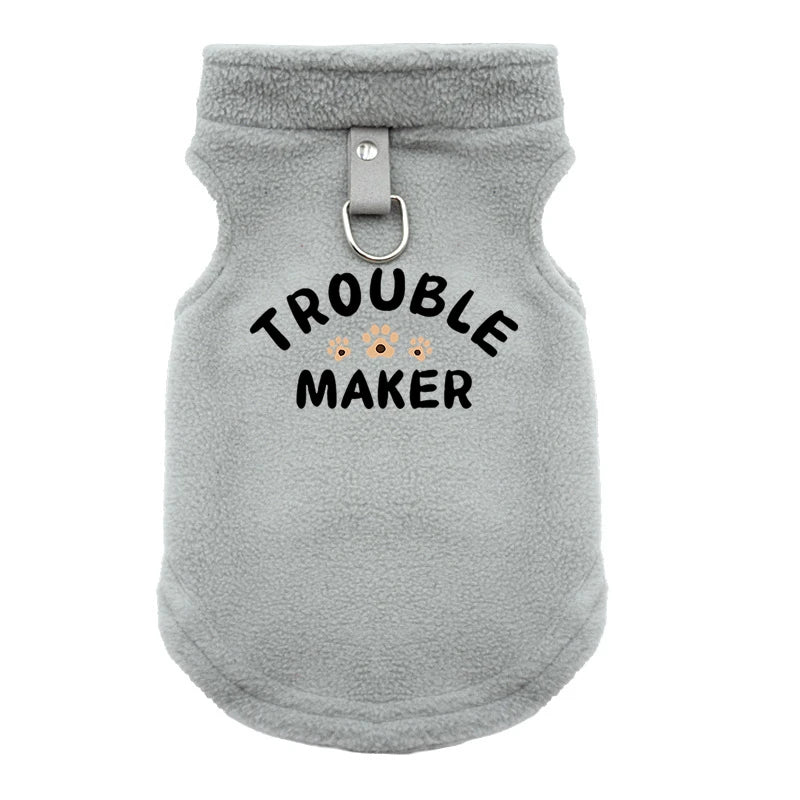 Veste d'hiver grise et confortable pour chiens avec un fermoir métallique.