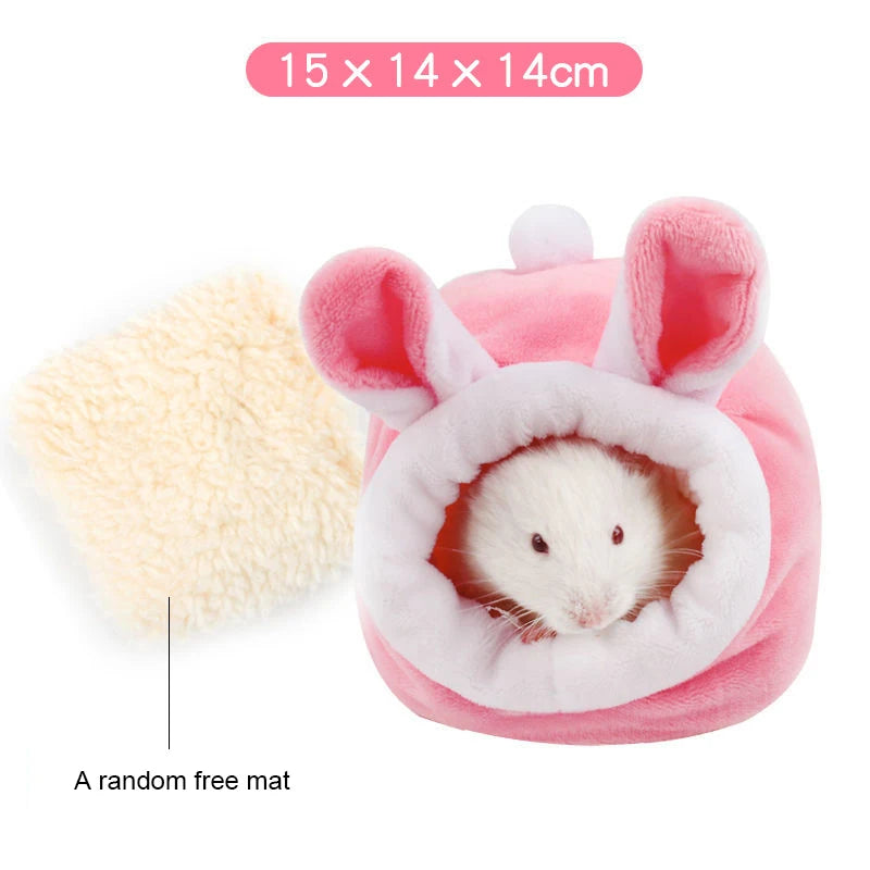 Hamaca de peluche rosa para mascotas con orejas de conejo y una alfombra amarilla esponjosa para animales pequeños