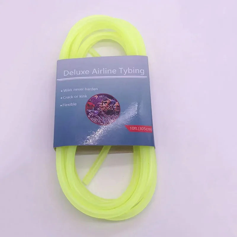 Un rouleau de tuyau d'avion vert lime avec une étiquette indiquant 'Deluxe Airline Tubing'