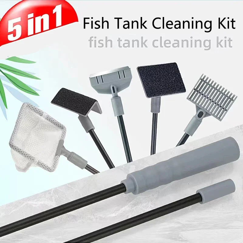 Un set de cinq outils de nettoyage pour aquariums, comprenant une éponge, des brosses et une longue tige de nettoyage.