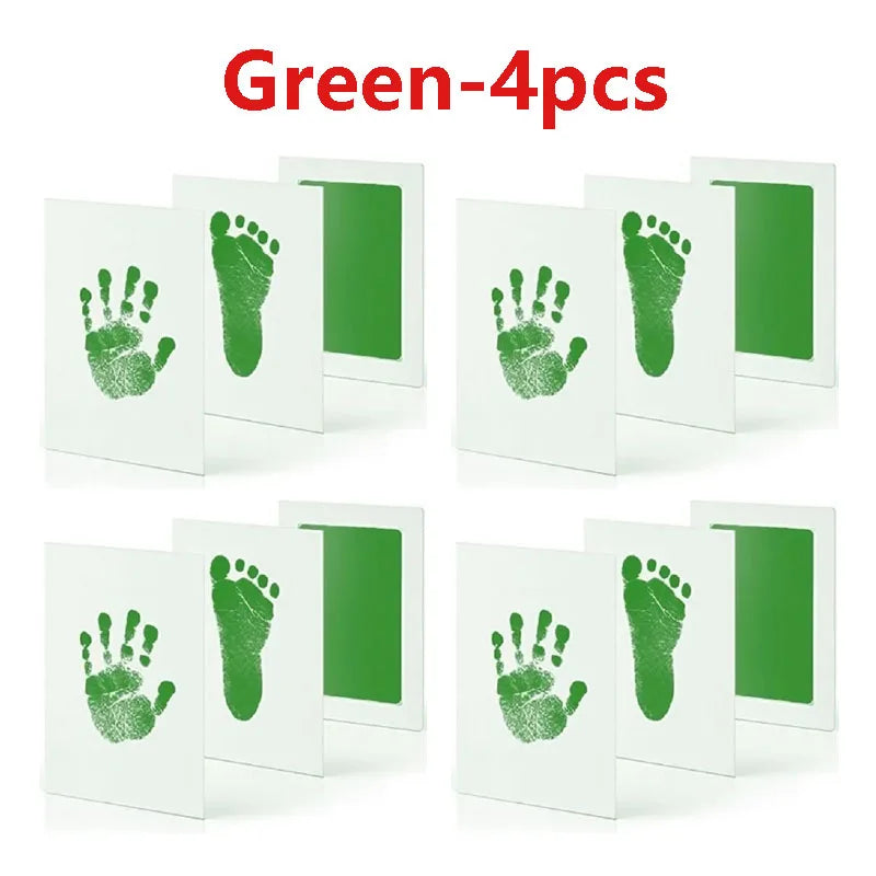 Cartes empreinte de main et de pied vertes pour souvenirs, présentées en set de quatre.