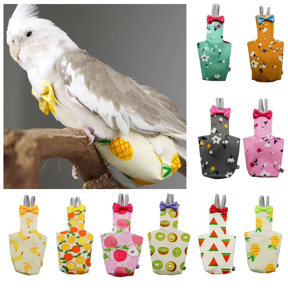 Ein weißer Papagei trägt einen farbenfrohen floralen Windensemble für Vögel.