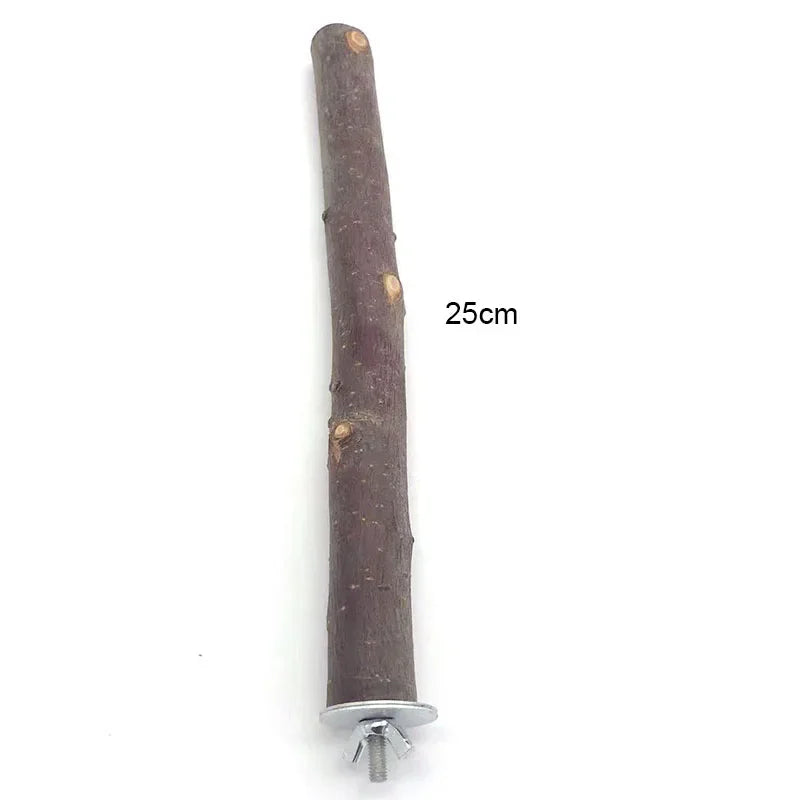 Una larga percha cilíndrica de madera natural para pájaros y mascotas pequeñas, de aproximadamente 25 cm de largo.