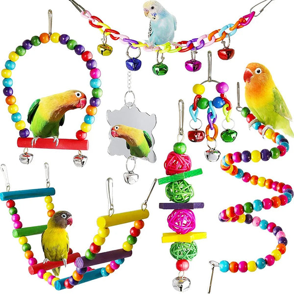 Un ensemble de jouets en bois colorés avec divers jouets à accrocher et à grimper pour oiseaux.
