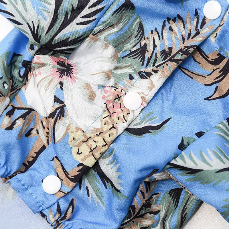 T-shirt de plage pour chien style Hawaïen bleu avec motif floral et feuillages