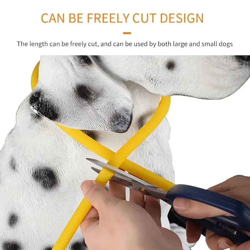 Una persona usa tijeras para cortar la longitud de un collar de perro amarillo, demostrando su capacidad para ser cortado en 
