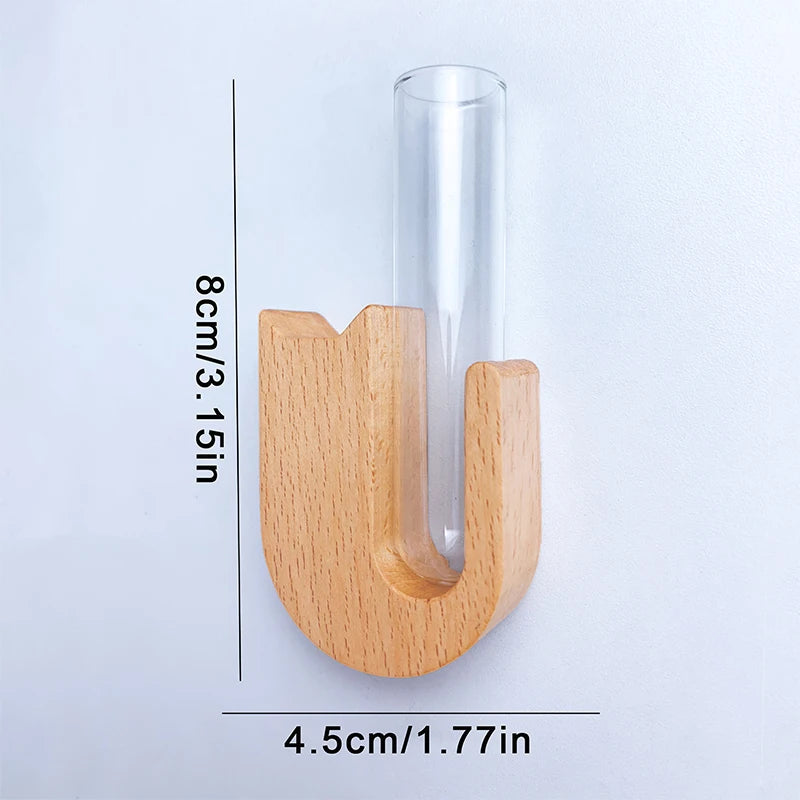 Holziges Pet-Schnurrhaarkollektor-Vase mit klarem Glasröhrchen, vor weißem Hintergrund.