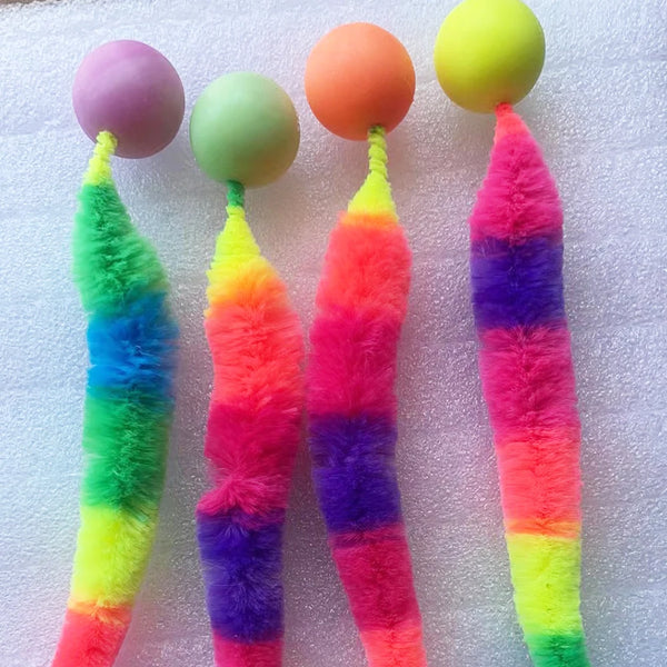Interaktiver hüpfender Katzentoys mit Puzzleelement