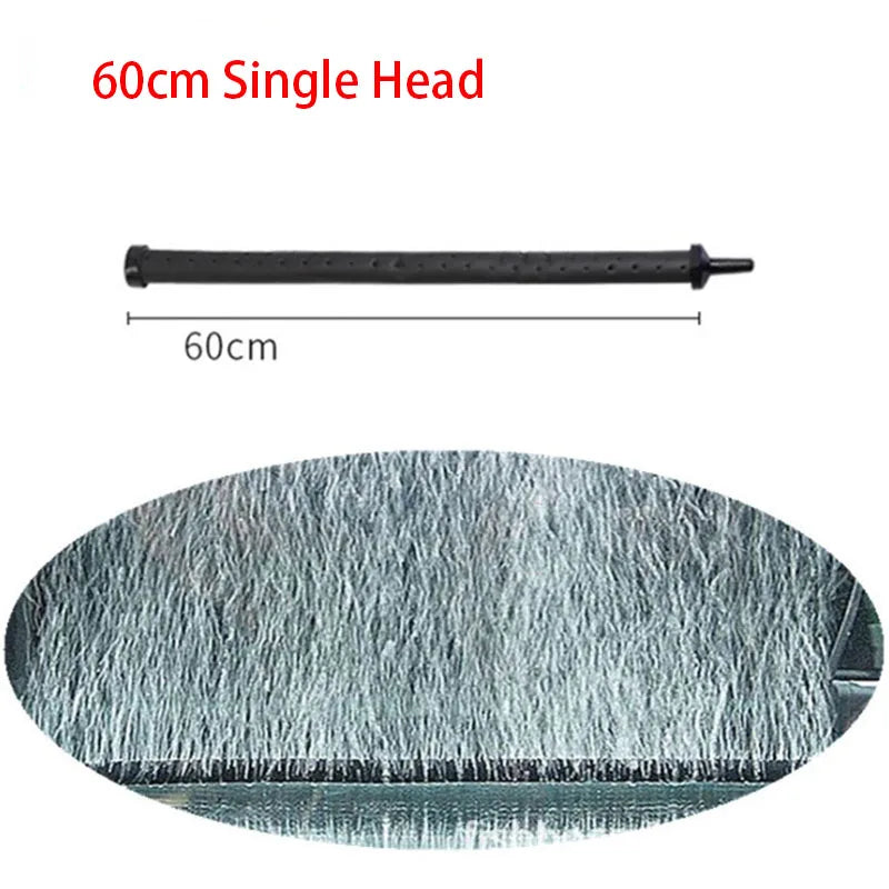 Pierre d'aération flexible noire pour aquarium, longue de 60 cm, avec gros plan sur sa surface texturée.