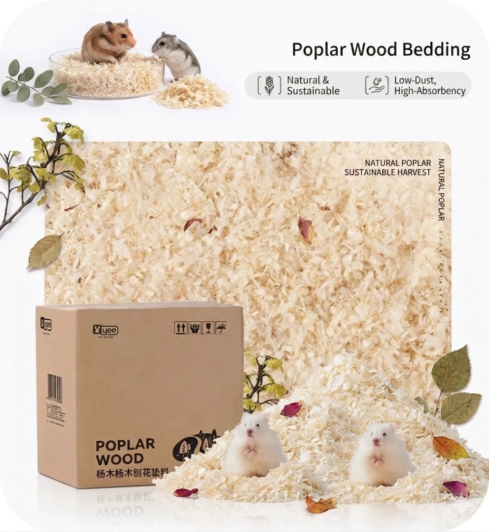 Una caja de ropa de cama de madera de poplar con virutas y pequeños roedores sobre una superficie marrón claro.