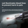 Gros plan d'un limage électrique pour griffes d'animal illuminant une ligne de sang sur la patte d'un animal.
