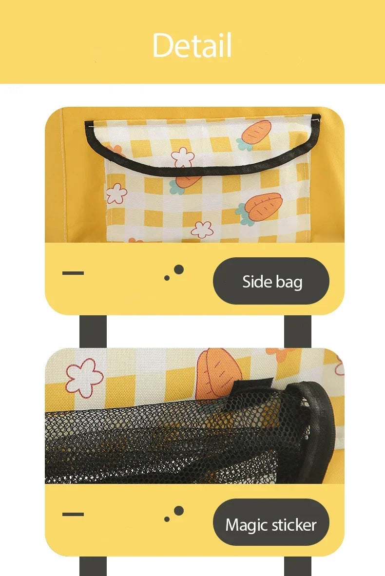 Un jaula plegable amarilla para juego de mascotas con bolsa de tela y sección de malla con un sticker mágico.
