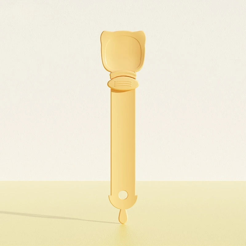 Cuchara de mango amarillo y mango largo para alimentar comida de gato.