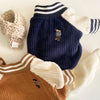 Marineblaue und weiße Strick-Baseballjacke mit gesticktem Haustierdesign
