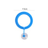 Un comedero para peces de forma múltiple azul brillante con un disco pequeño, mide 7.5 cm.