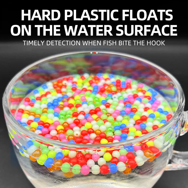 A glass filled with hard plastic floats on the water surface, used for timely detection when fish bite a hook.