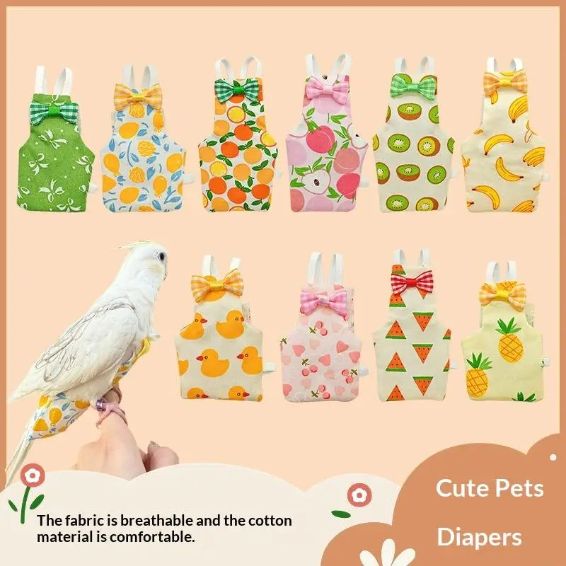 Colección de pañales de tela coloridos decorados con patrones de animales y frutas para loros.