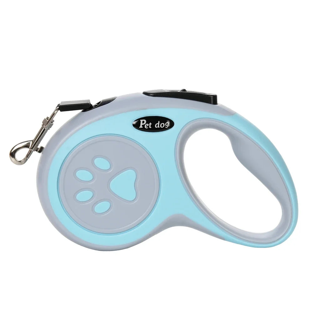 Correa de mascota retráctil de nylon azul claro con cuerpo gris y asa blanca.
