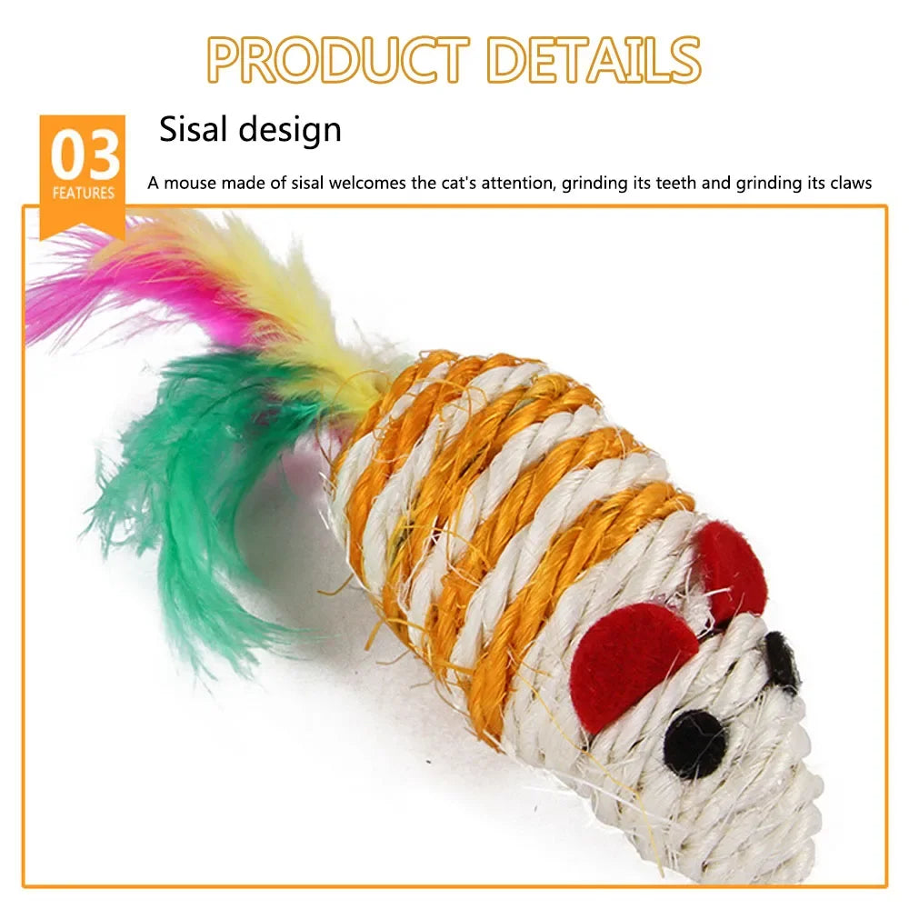 Jouet de souris enveloppé dans du sisal avec une queue de plumes colorées et un nez rouge, conçu pour jouer avec le chat.