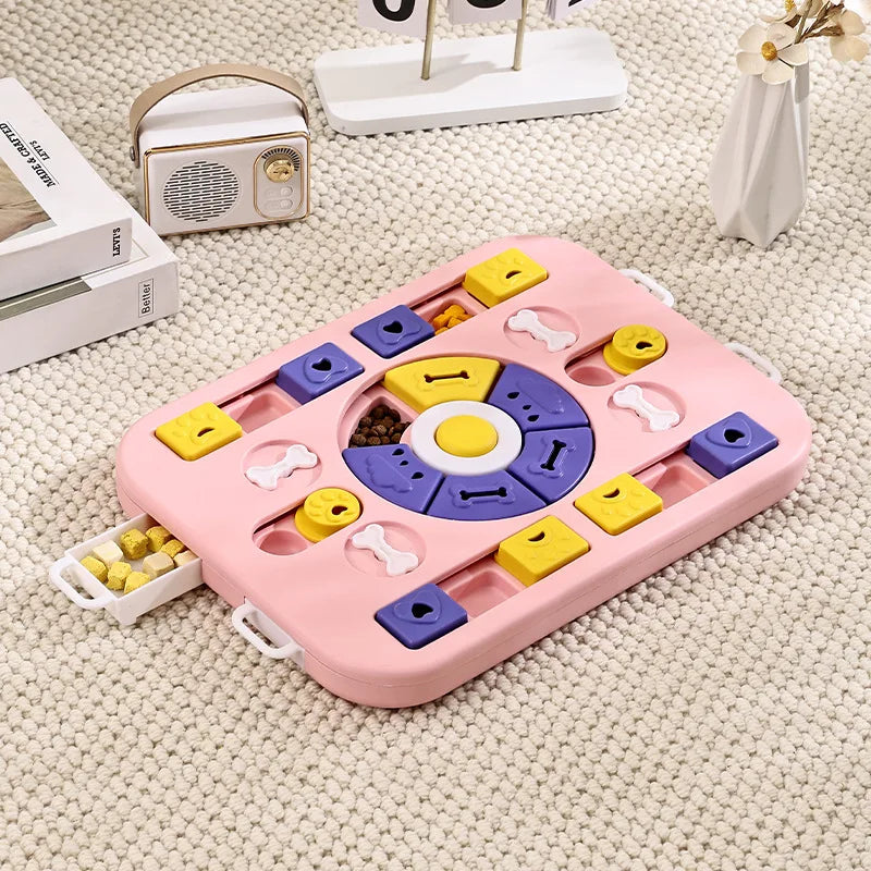 Jouet distributeur interactif pour chien et chat rose avec diverses formes en silicone pour la pratique de l'alimentation.