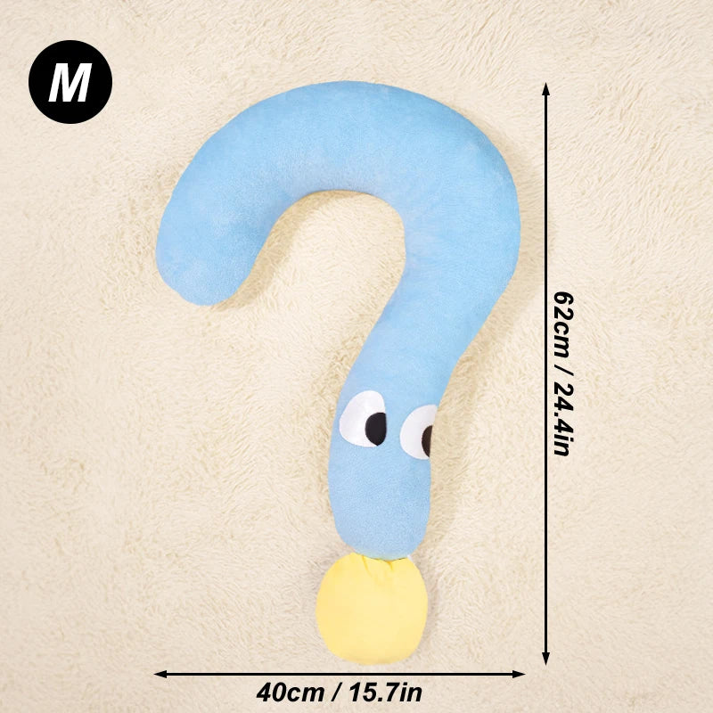 Almohada de cuello en forma de U azul claro con punta amarilla, mostrada contra un fondo beige.