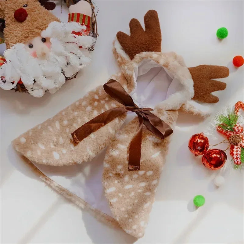 Capa de terciopelo festiva para mascotas con detalles de peluche
