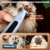 Eine Hand verwendet eine R-förmige Kante, um die Klinge eines Elektroscherers für das Glätten von Haaren beim Tiergrooming zu