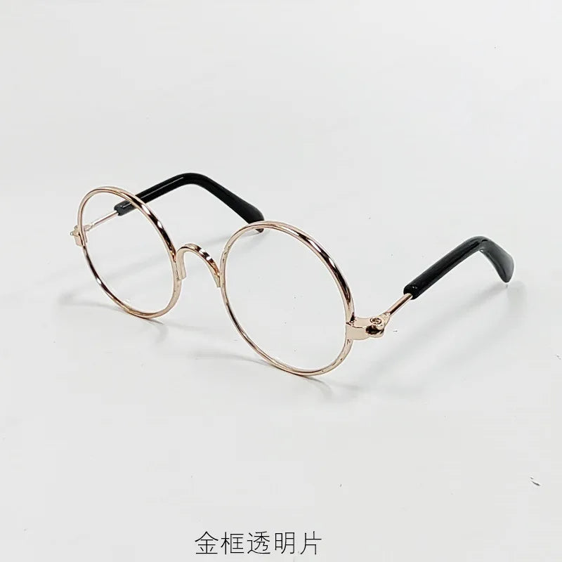 Goldgerahmte Brille mit schwarzen Schläfen