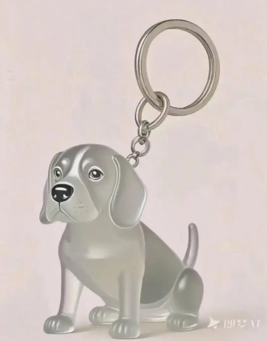 Silberfarbene Hundfigur als Schlüsselanhänger mit Schlaufe und Kette.