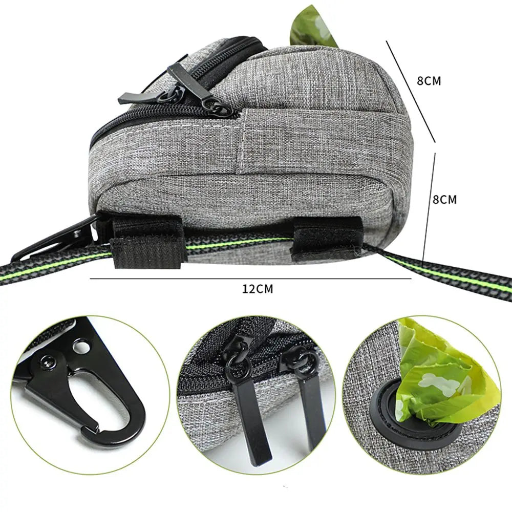 Sachetoche portable grise pour chien avec fermeture éclair et distributeur de sac.