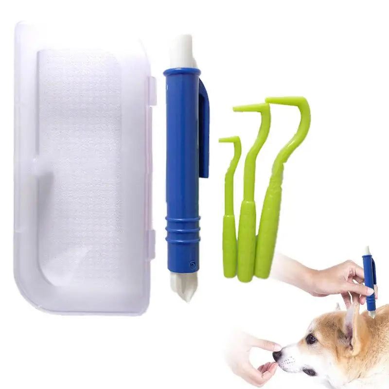 Un juego de herramientas para quitar parásitos de mascotas azul y verde junto a un recipiente de plástico transparente y la o