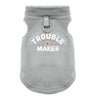 Veste d'hiver grise et confortable pour chiens avec une boucle métallique.