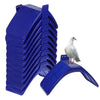 Une pile de perches en plastique bleues multifonctionnelles pour oiseaux.