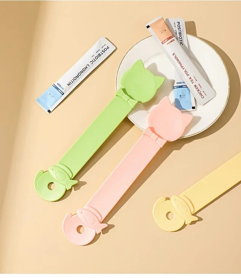 Squeeze Treat Dispenser Spoon for Cats