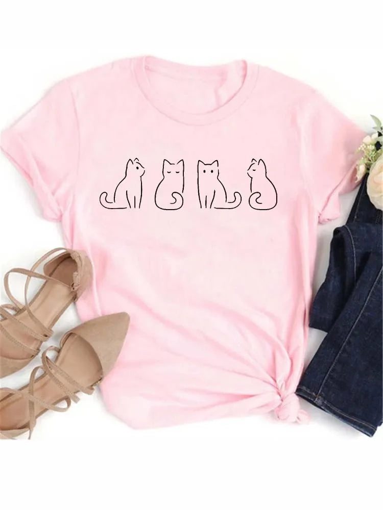 Camiseta rosa con estampado de arte lineal de cuatro gatos.