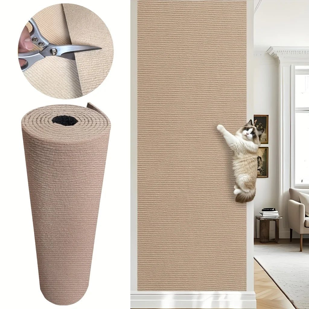 Ein Rollmaterial für Katzenkratzmöbel neben Schere und eine fertige vertikale Paneelinstallation.